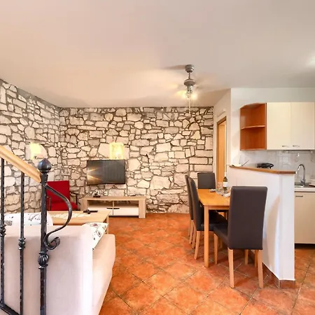 In Egoti I With Private Pool Vakantiehuis Segotici